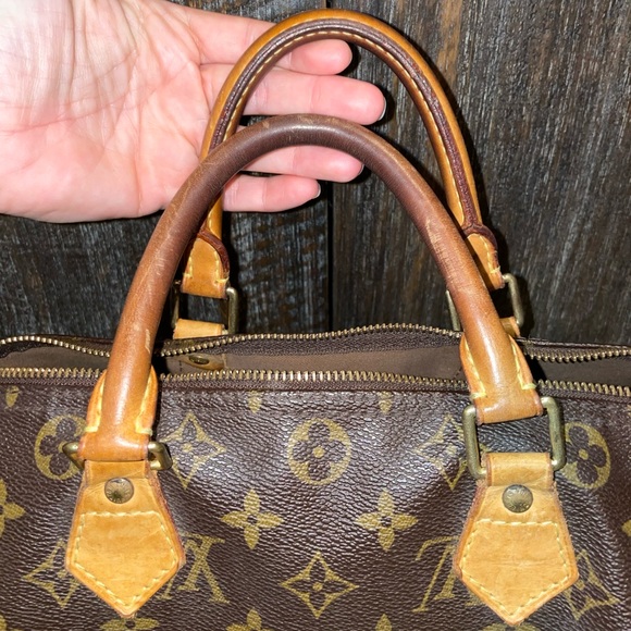 Authentic Louis Vuitton Monogram Speedy 30 - Picture 9 of 13